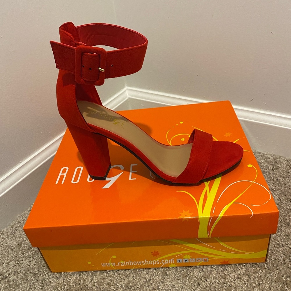 Heels ready for a night out *Never been worn*